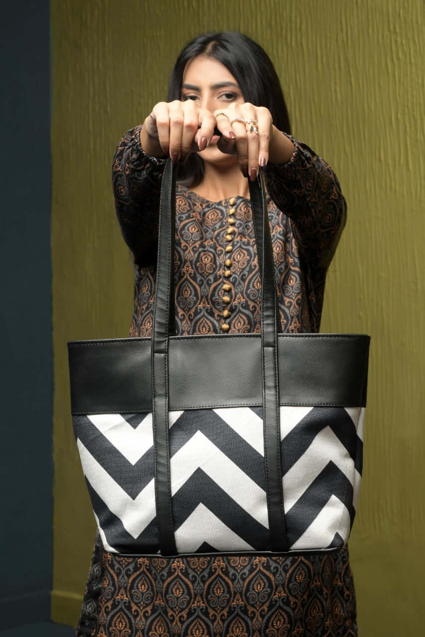 Dazzle Black Zigzag
